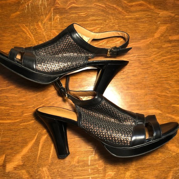 naturalizer sandals wide width